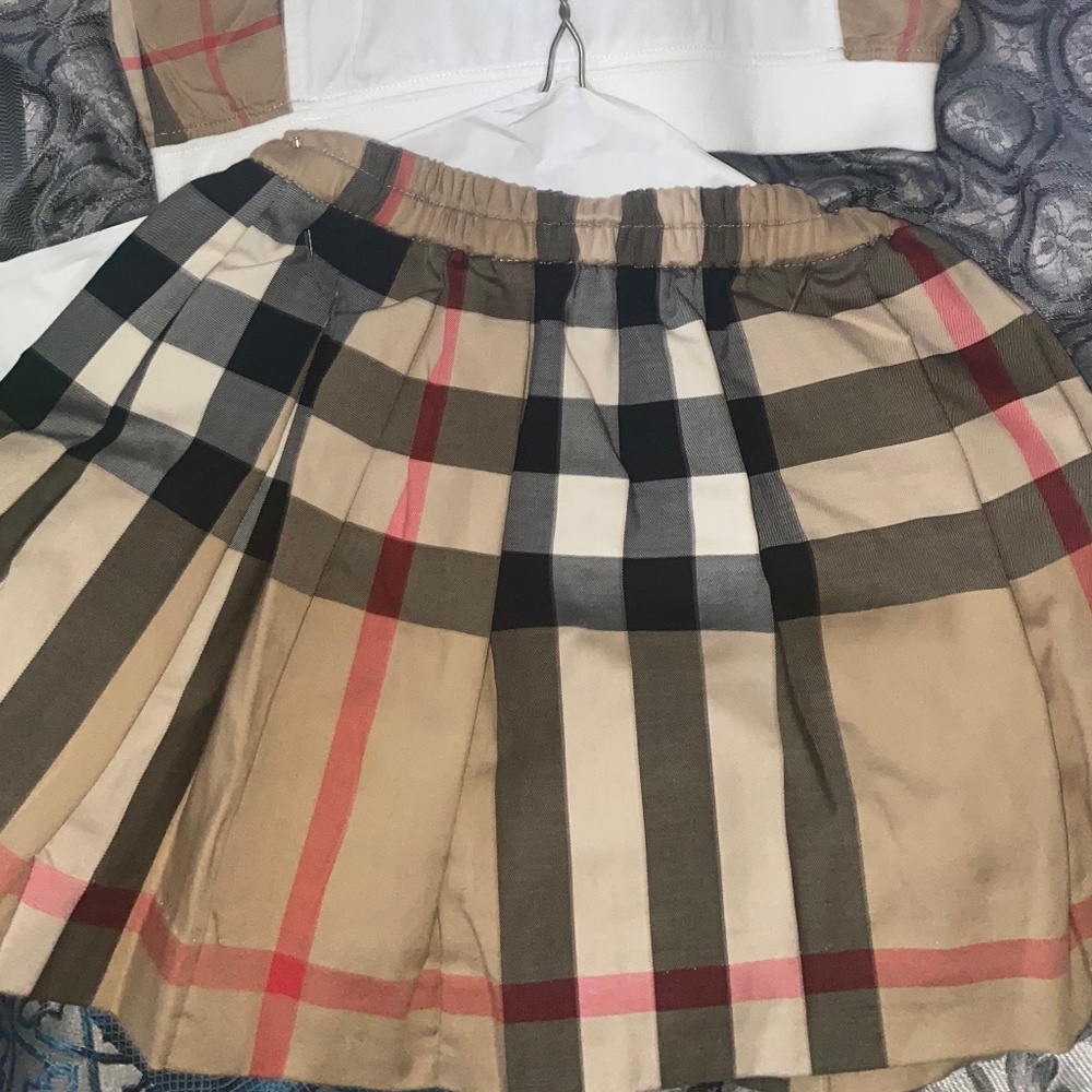 Two Piece Burberry Set - Picture 3 of 3